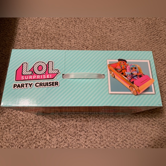 NEW IN BOX! LOL Surprise 3-in-1 Party Cruiser with Surprise Pool - New 2021 - Picture 2 of 11